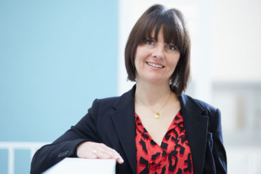 Portrait von Jessica Krebs. Sie ist Schulleiterin der Ganztagsgrundschule Saarbrücken-Scheidt.