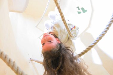 Universum zu Gast für „KinderKinder“ in der Kita Villa Sonnenburg in 67374 Hanhofen (Rheinland-Pfalz).
Foto: Andreas Arnold/Universum Verlag GmbH
Taunusstraße 54
65183 Wiesbaden