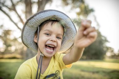 Cute cheerful 4 year old mixed race Asian Caucasian boy wearing a hat and playing outside in the summer sun; Shutterstock ID 225829336; Purchase Order: KiKi2/2020; Client/Licensee: Universum Verlag