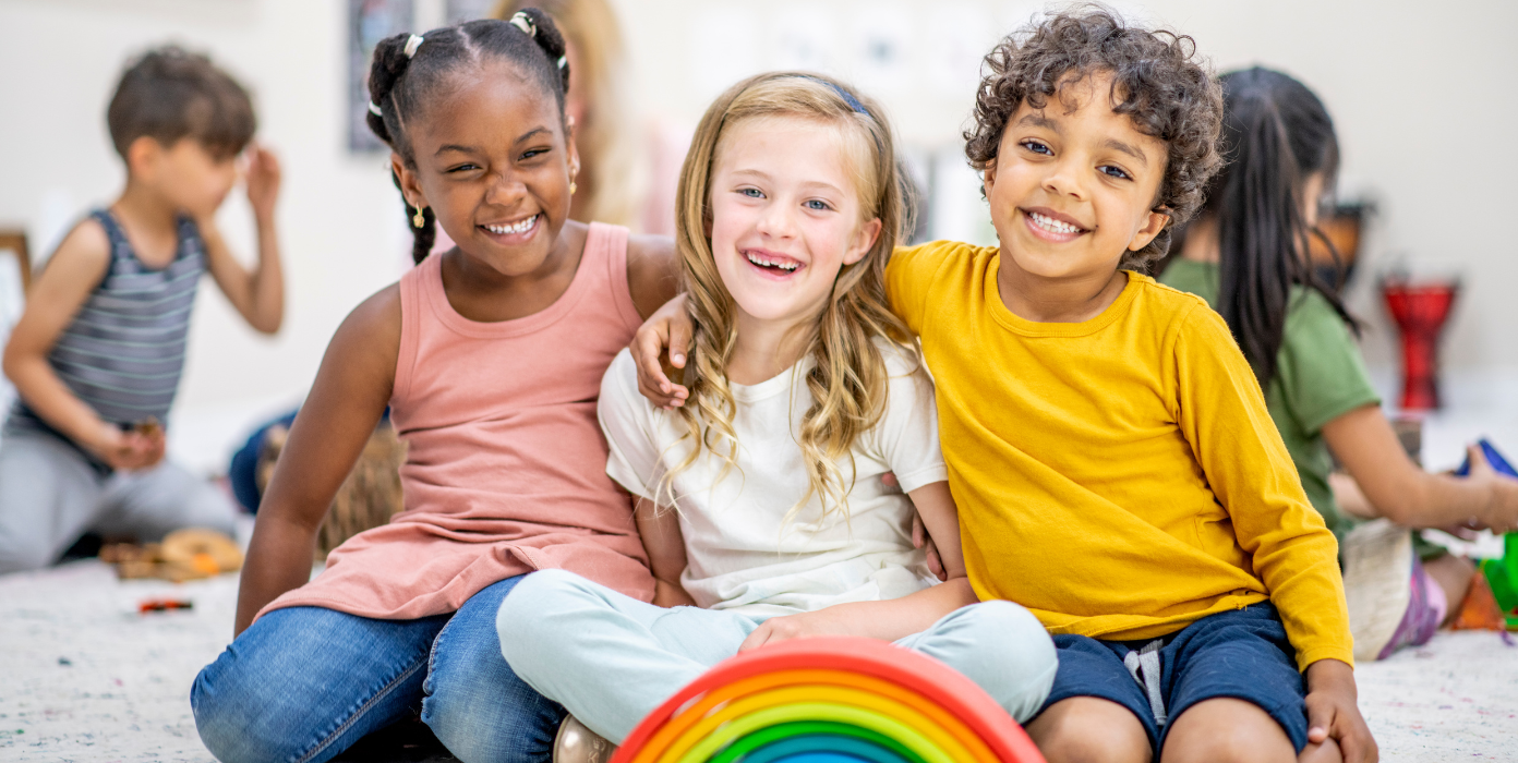 Lachende Kinder in der Kindertagesstätte